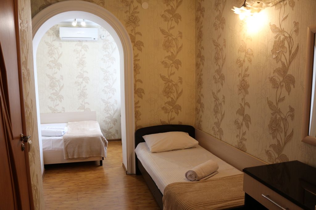 Трёхместный номер трёхместный стандарт без балкона