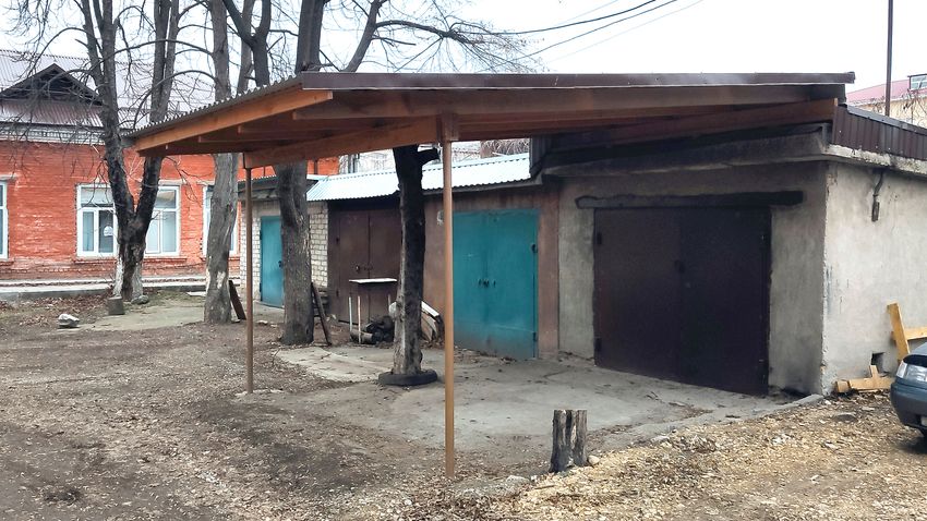 Парковочное место под навесом.