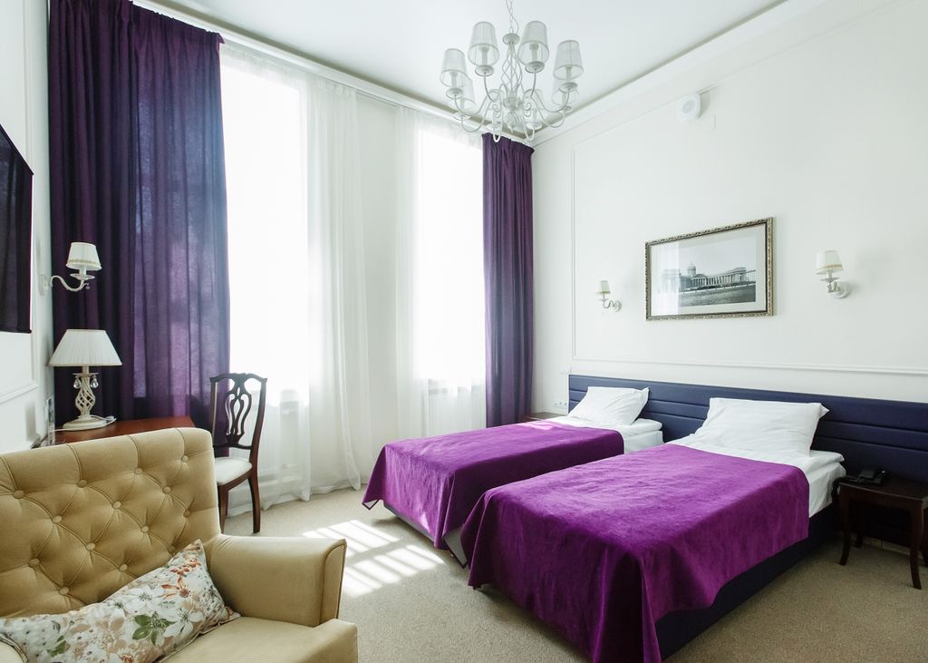 Двухместный номер с 2 отдельными кроватями улучшенный с видом на Невский проспект