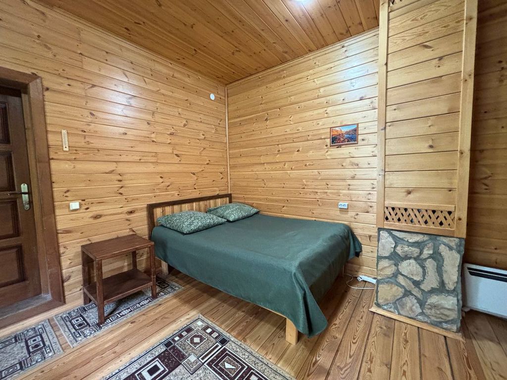 Трёхместный номер улучшенный с видом на горы