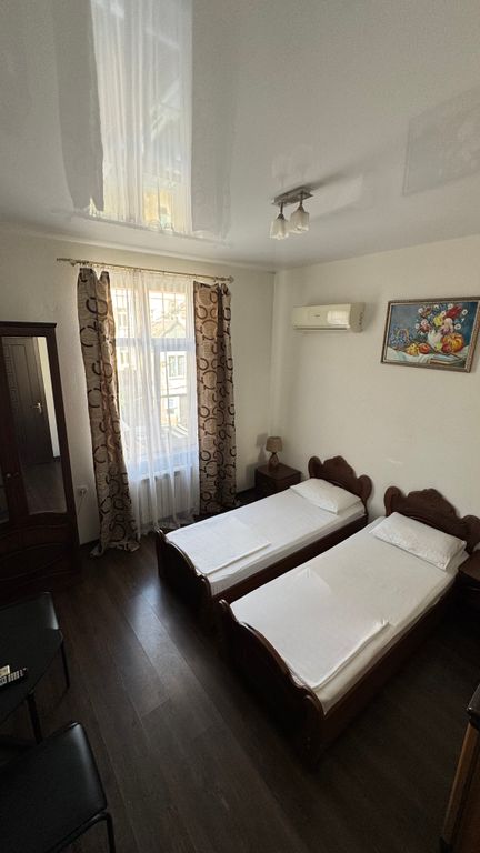 Двухместный с 2 отдельными кроватями общей ванной комнатой на 2 а