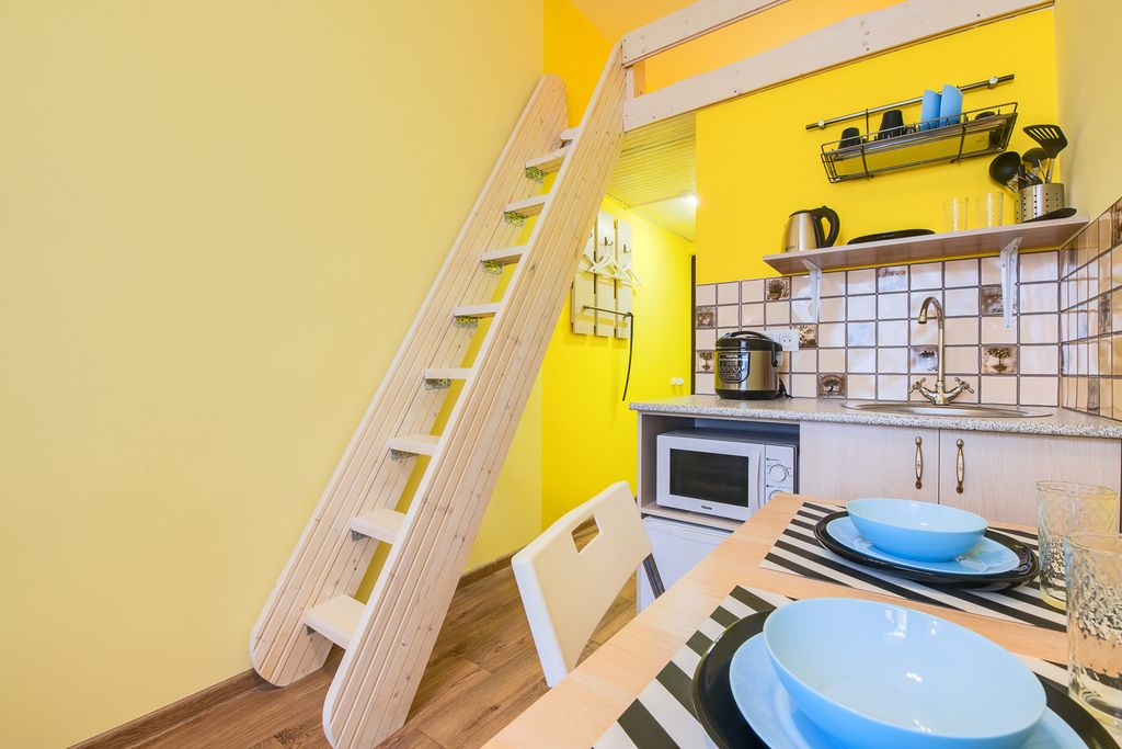 Четырёхместный номер Двухъярусная студия в самом центре у трех станций метро