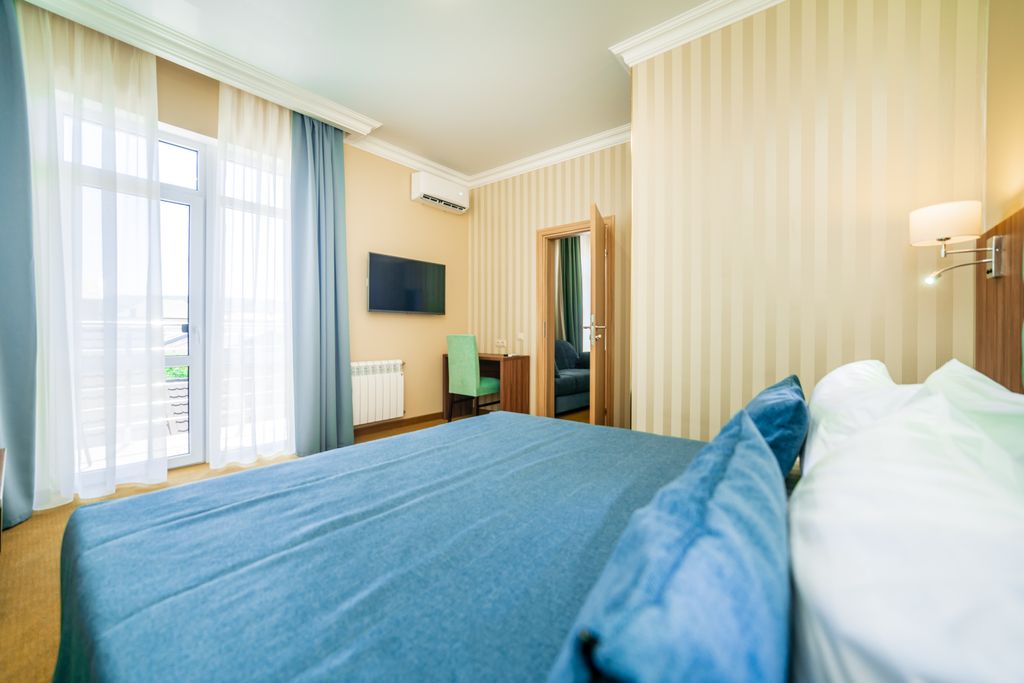 Семейный номер двухкомнатный семейный с балконом