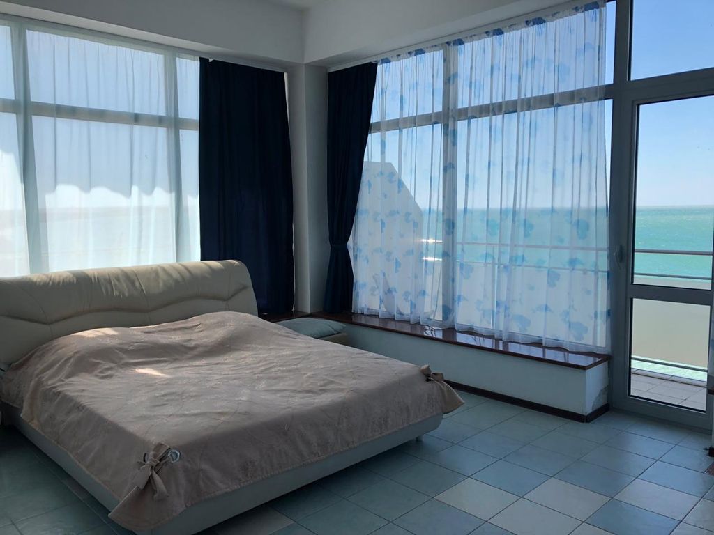 Семейный номер Делюкс ВИП трехкомнатный с видом на море "Облака"