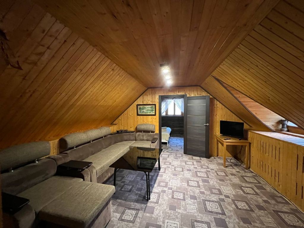 Четырёхместный номер улучшенный с видом на горы