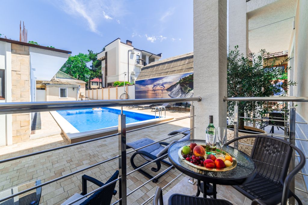 Двухместный номер с 1 кроватью комфорт с видом на бассейн