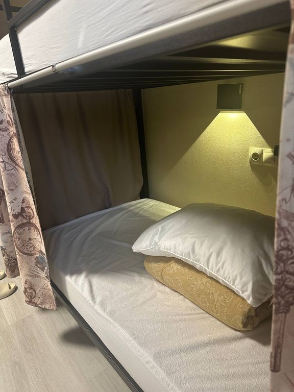 Многоместный женский номер нижнее место на двухъярусной кровати