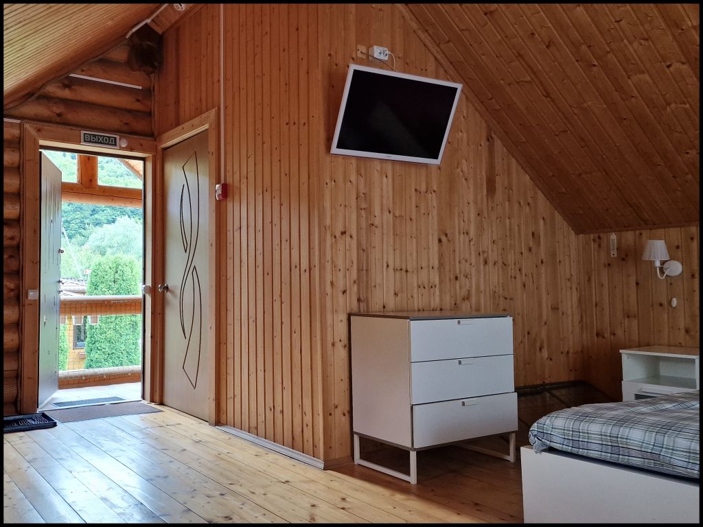 Четырёхместный номер стандарт с видом на горы