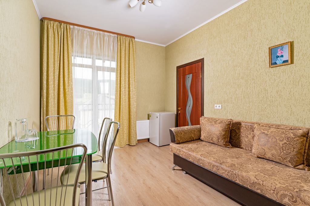 Двухкомнатный с балконом