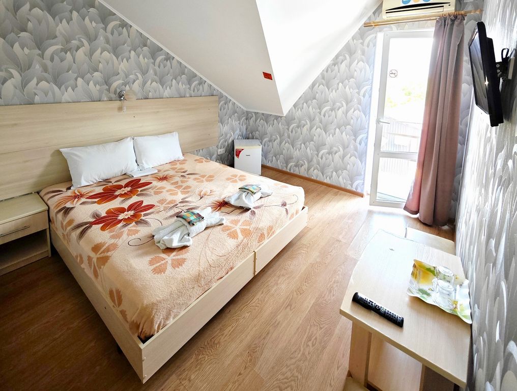 Двухместный номер с 1 кроватью Эконом на мансарде с бесплатной доставкой к заповедному пляжу