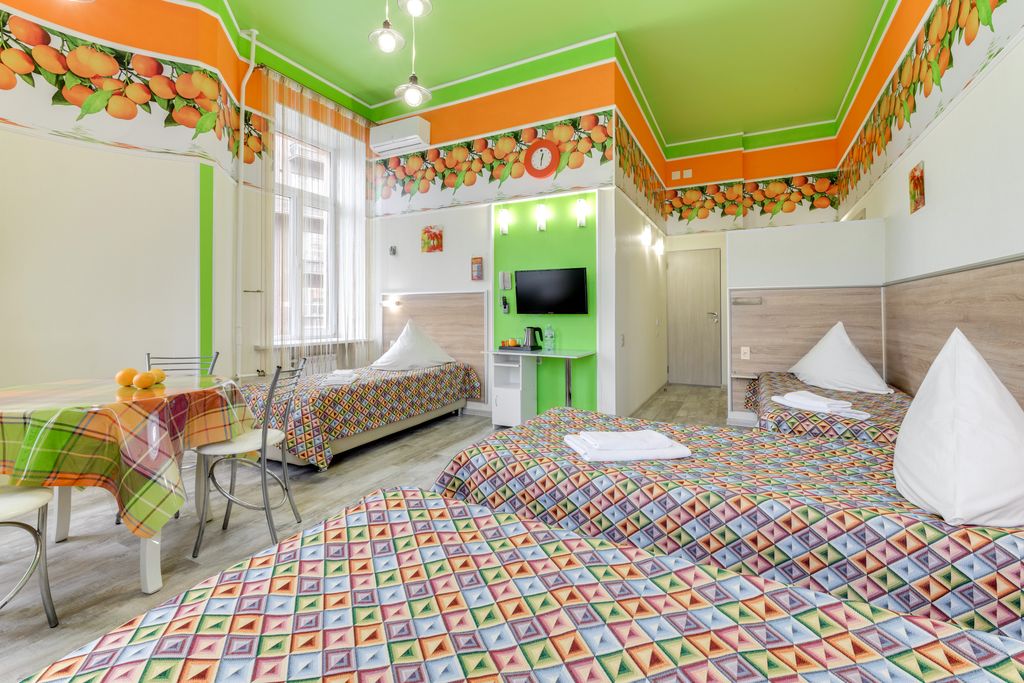 Четырёхместный номер комфорт с 4 кроватями - оранж