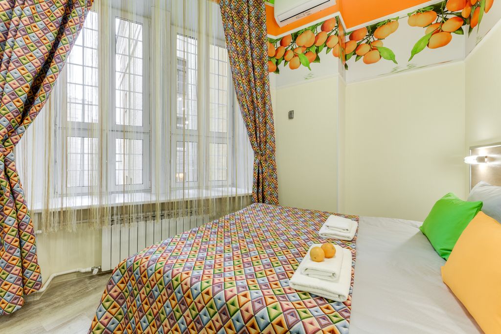 Двухместный номер с 1 кроватью эконом с общим туалетом и окном - оранж