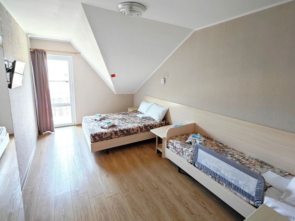 Трёхместный номер Эконом с бесплатной доставкой к заповедному пляжу