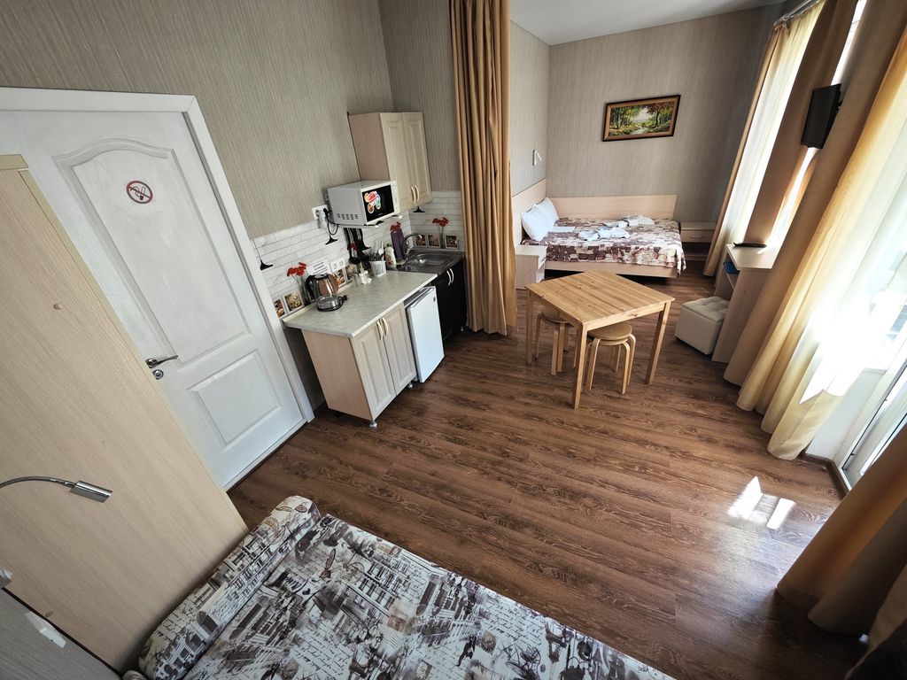 Трёхместный номер МИНИ-КВАРТИРА-СТУДИЯ с бесплатной доставкой к заповедному пляжу