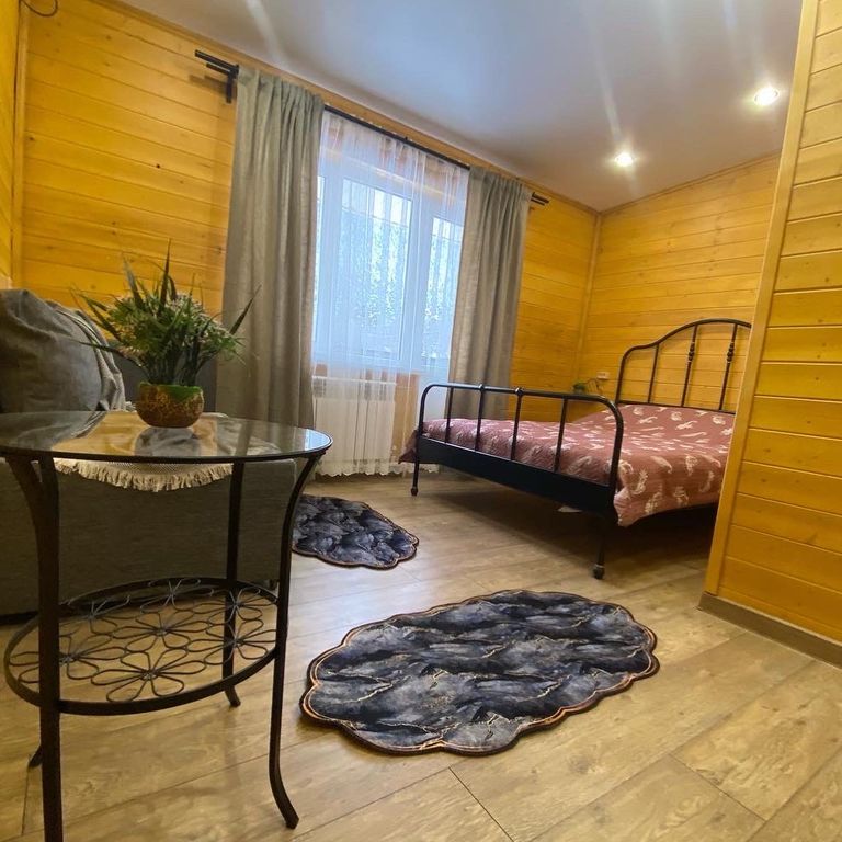 Трёхместный номер уютный с балконом