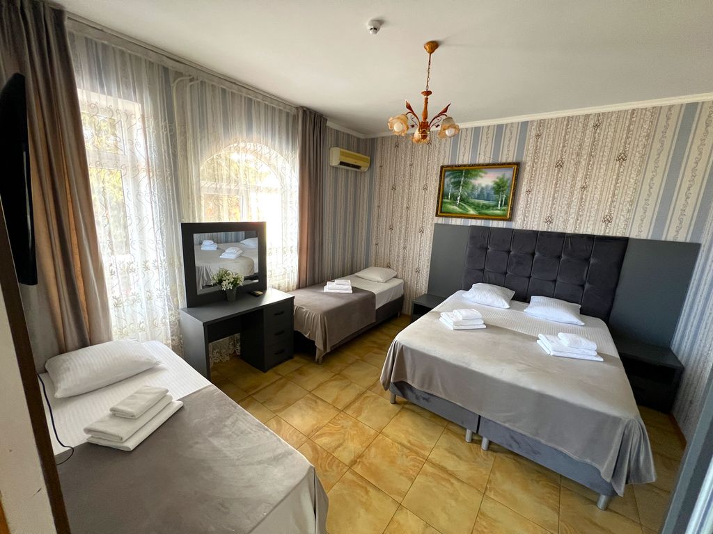 Четырёхместный номер с балконом