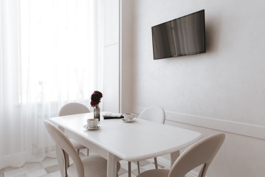 На кухне также есть ТВ