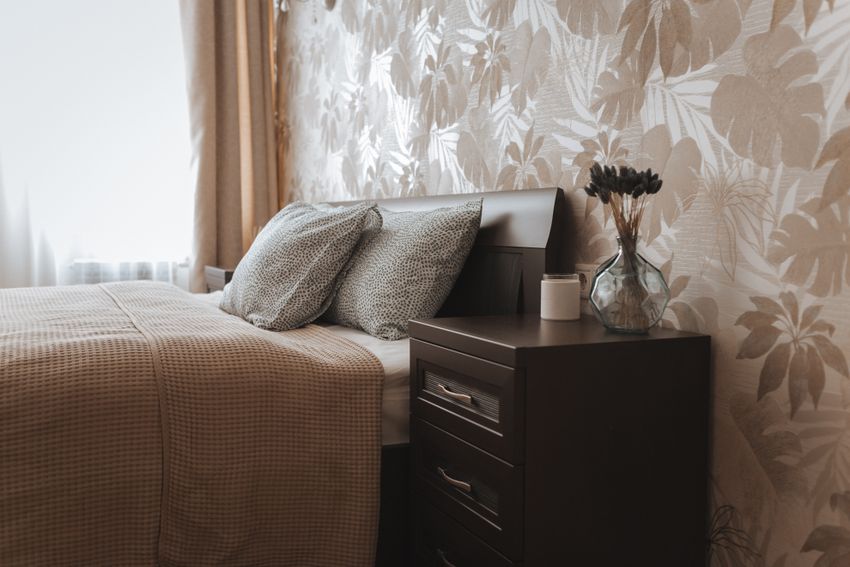 В спальне удобная кровать для двух гостей