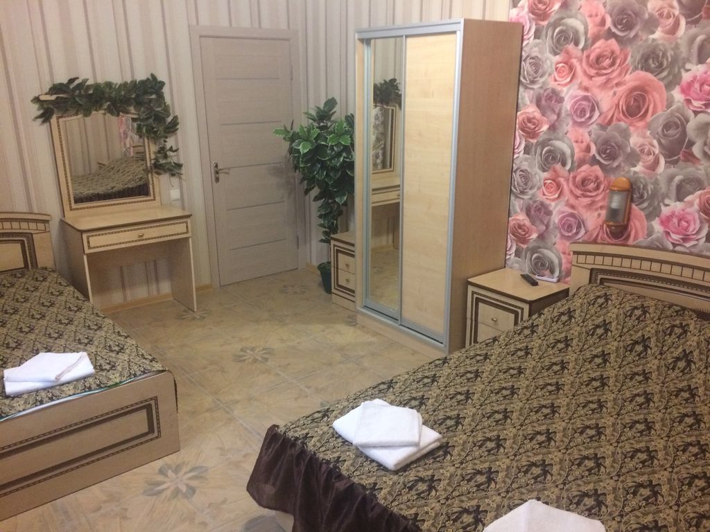 Стандартная двухкомнатная комната (двуспальная + односпальная кровать)