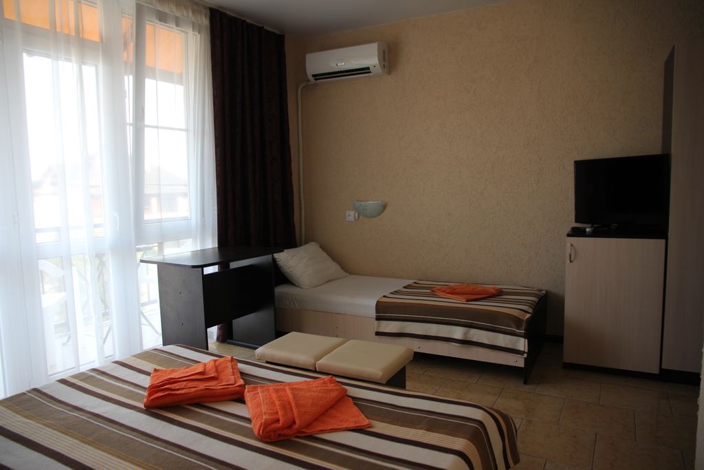 Трёхместный номер с террасой 1 этаж