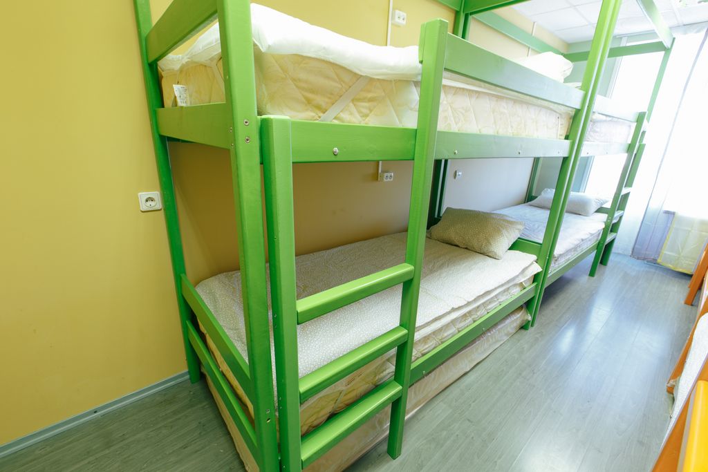 Многоместный смешанный номер кровать в общем 8-местном для мужчин и женщин