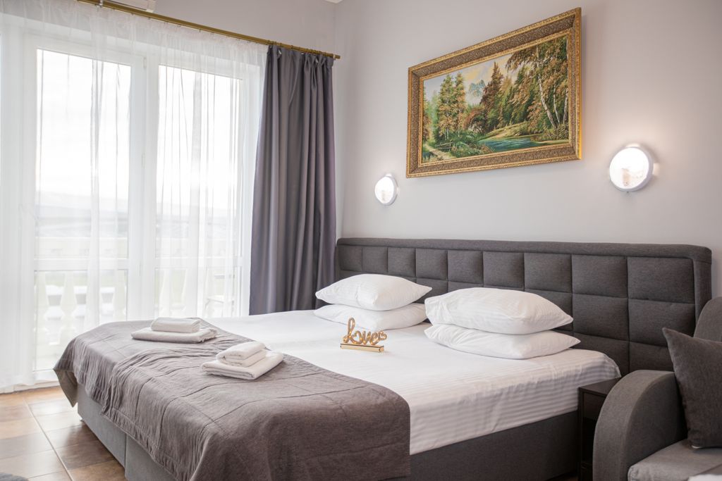 Четырёхместный номер люкс с видом на город