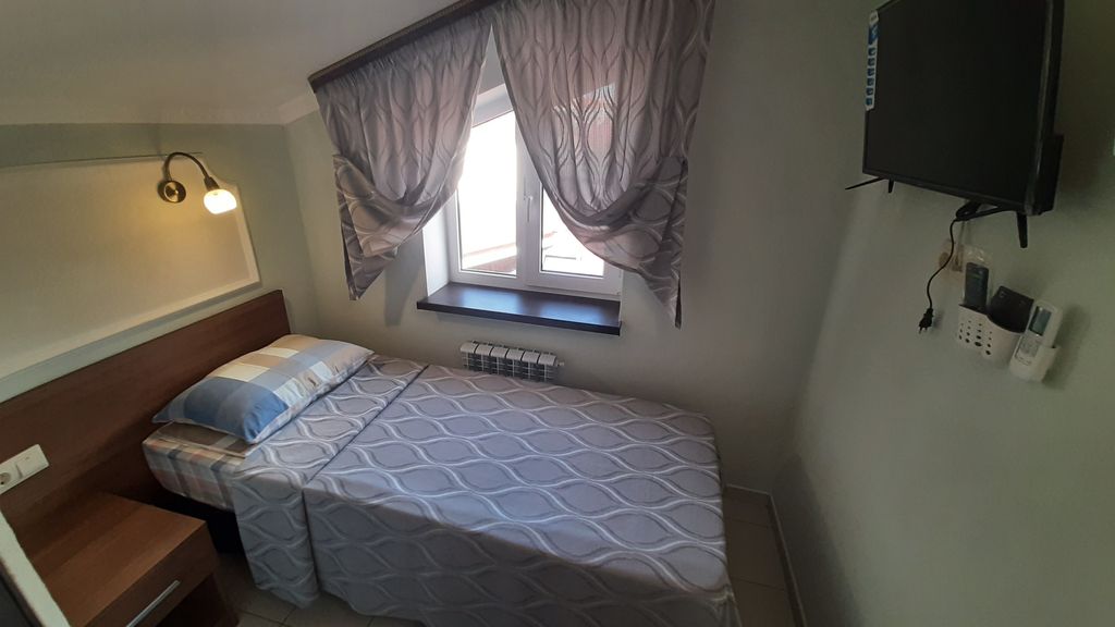 Небольшой одноместный -1 кровать (10)