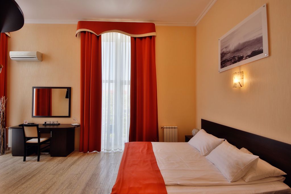 Трёхместный номер Студия с балконом