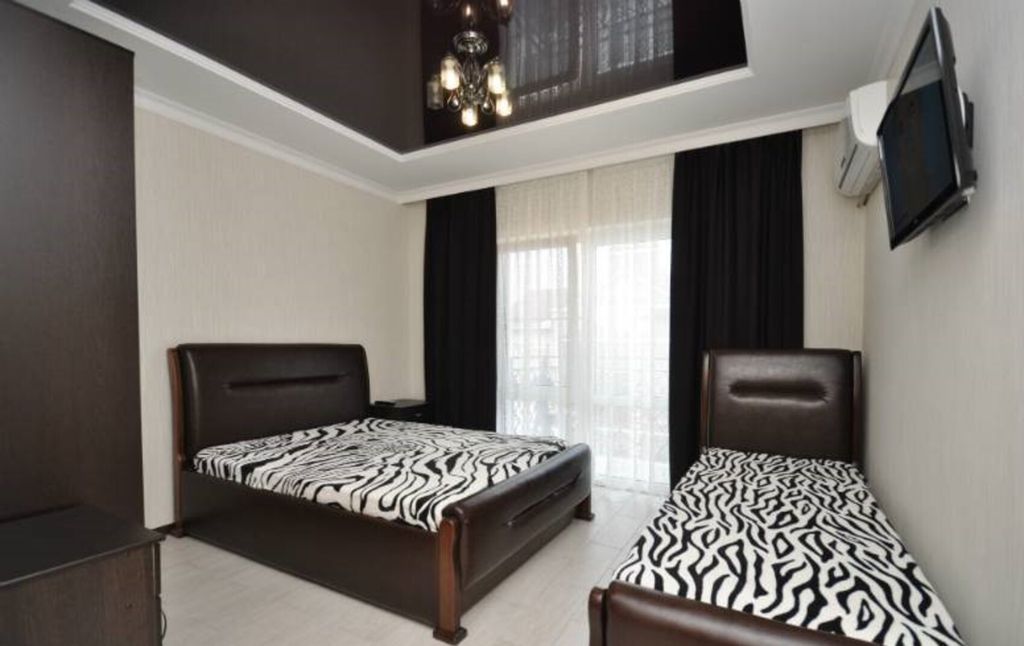 Трёхместный номер люкс с балконом