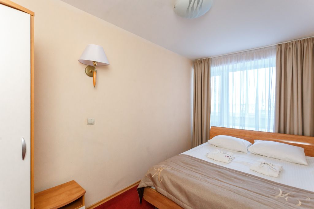 Семейный номер улучшенный с видом на город