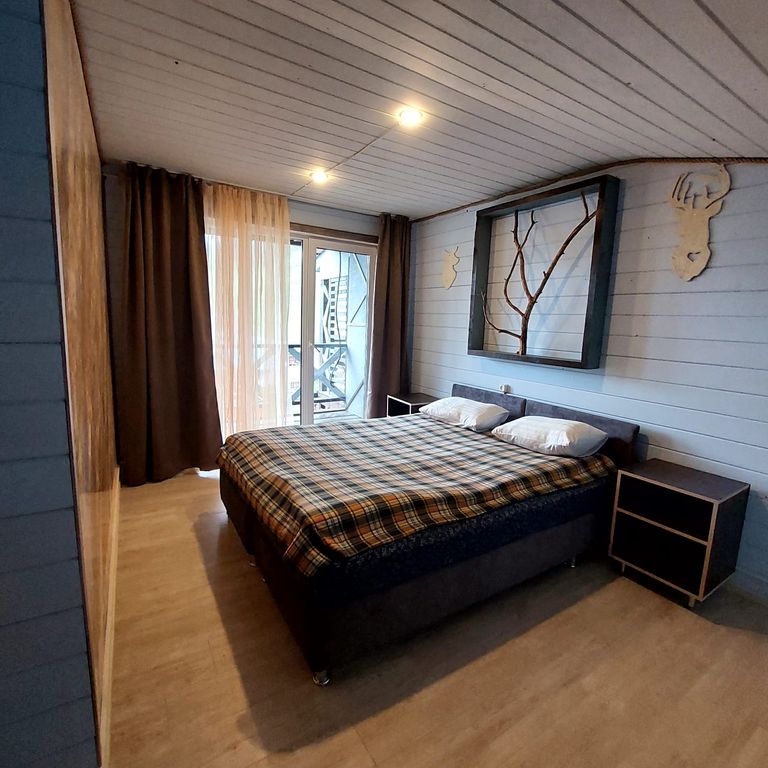 Трёхместный номер с видом на горы