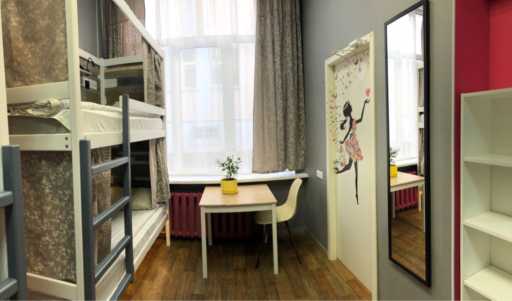 Кровать в общем четырехместном номере для женщин