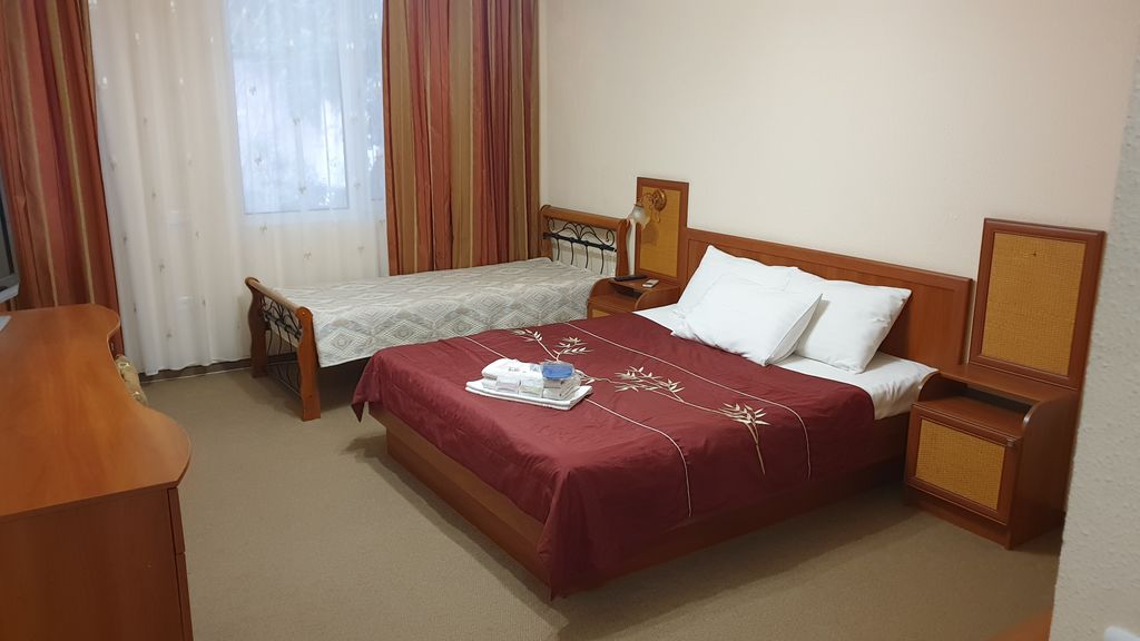 Трёхместный номер с двориком