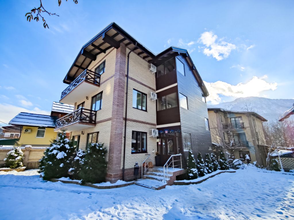 Семейный трехкомнатные апартаменты с видом на горы