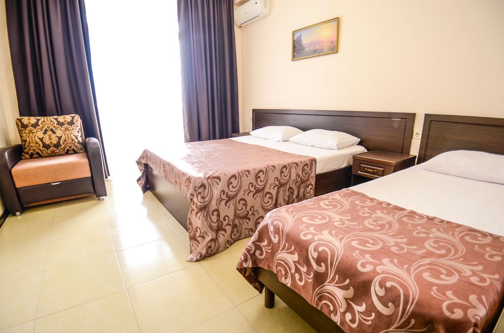 Четырёхместный номер полулюкс с видом на море