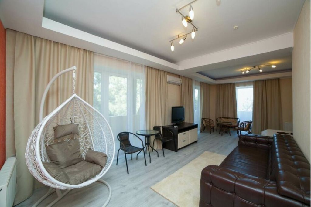 Четырёхместный номер Люкс White