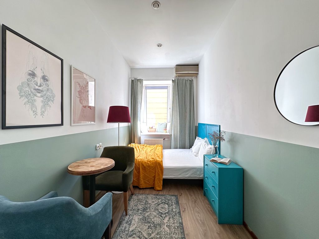 Двухместный номер с 1 кроватью улучшенный с общей ванной комнатой