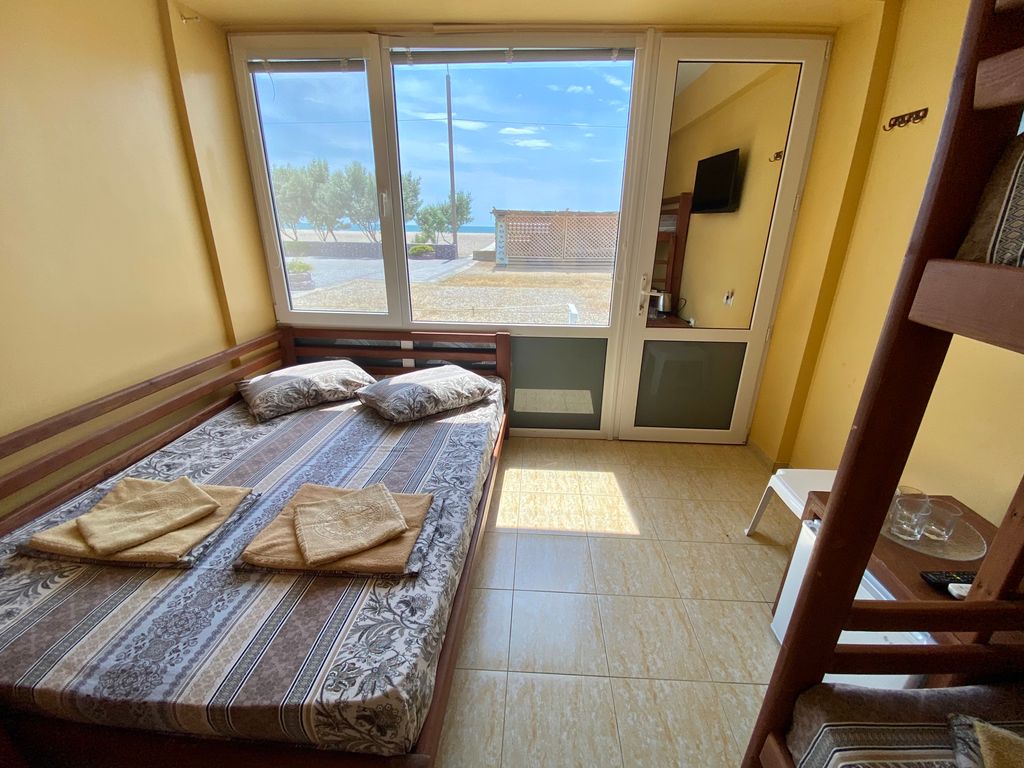 Семейный номер улучшенный с выходом на набережную