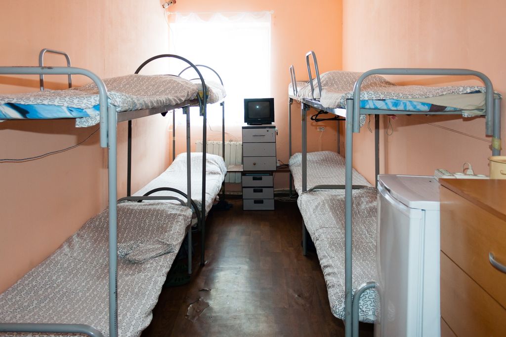 Многоместный смешанный номер койко-место в 8-ми местной мужской комнате (1 корпус)