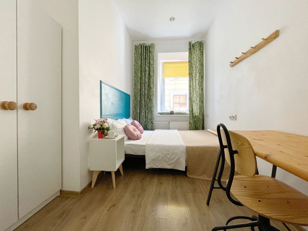 Двухместный номер с 1 кроватью эргономичный с общей ванной