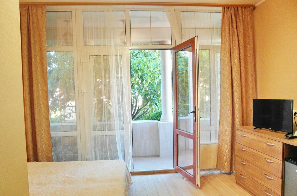 Трёхместный номер  комфорт с балконом