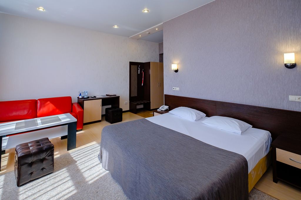 Четырёхместный номер улучшенный с видом на город