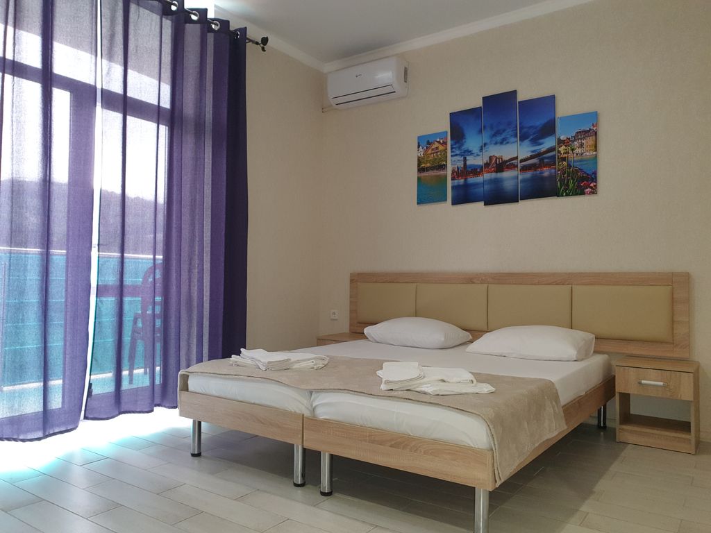 Трёхместный номер стандарт с видом на море