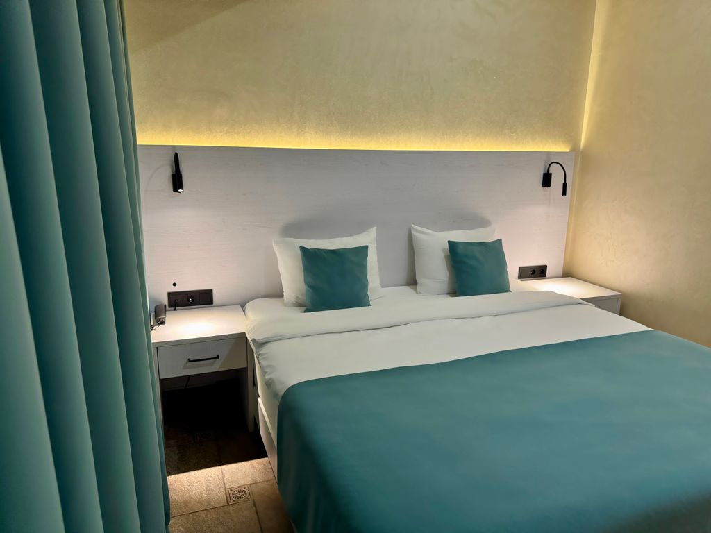 Двухместный номер с 1 кроватью обновленный люкс