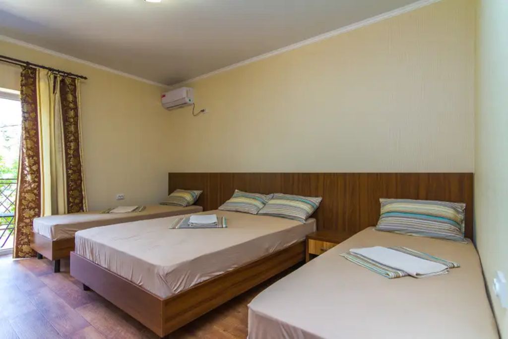 Четырёхместный номер с балконом