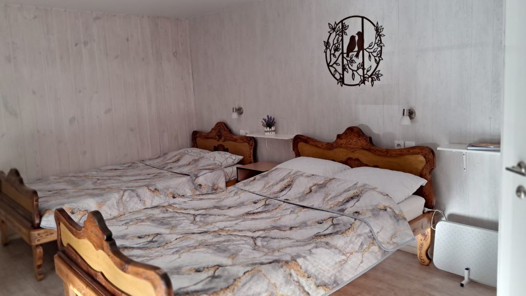 Трёхместный номер стандарт с видом на горы