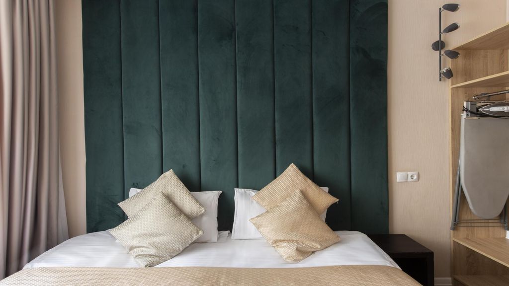 Двухместный номер с 1 кроватью стандарт с двуспальной кроватью