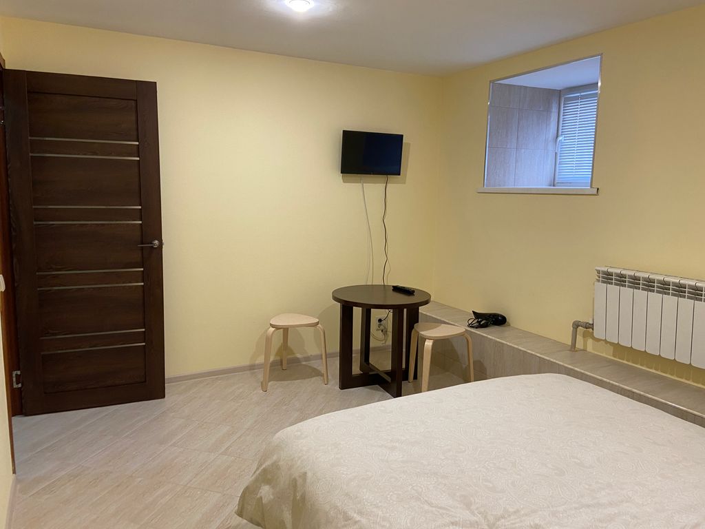 Четырёхместный номер двухкомнатный в цокольном этаже №0