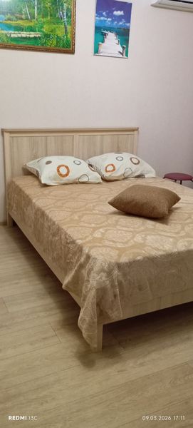 Двухспальная кровать.