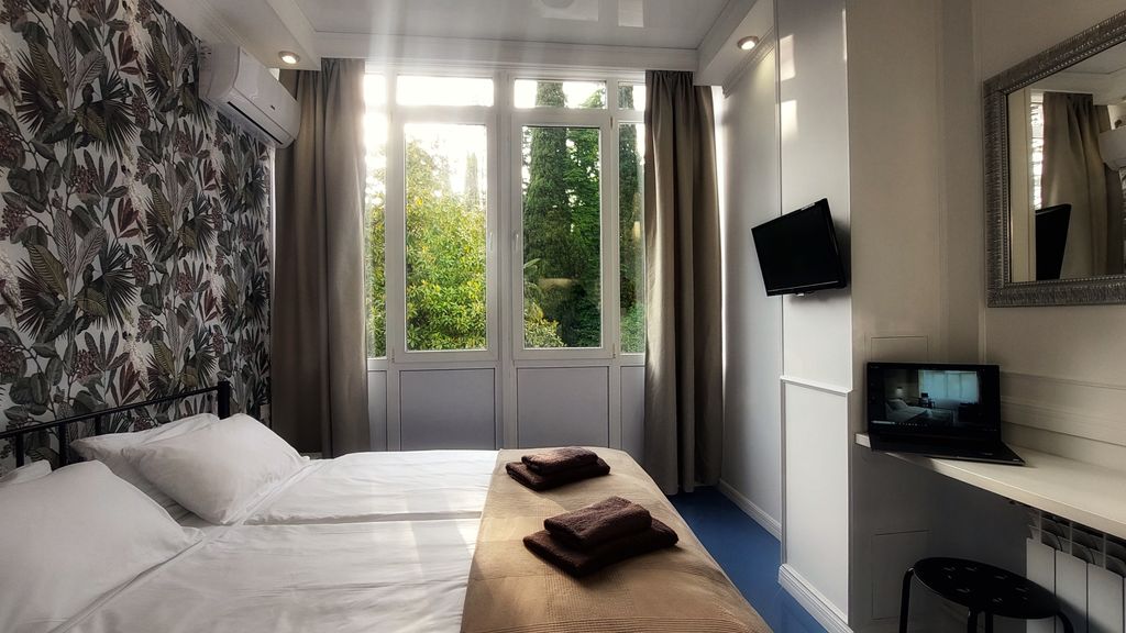 Трёхместный апартамент с видом на сад